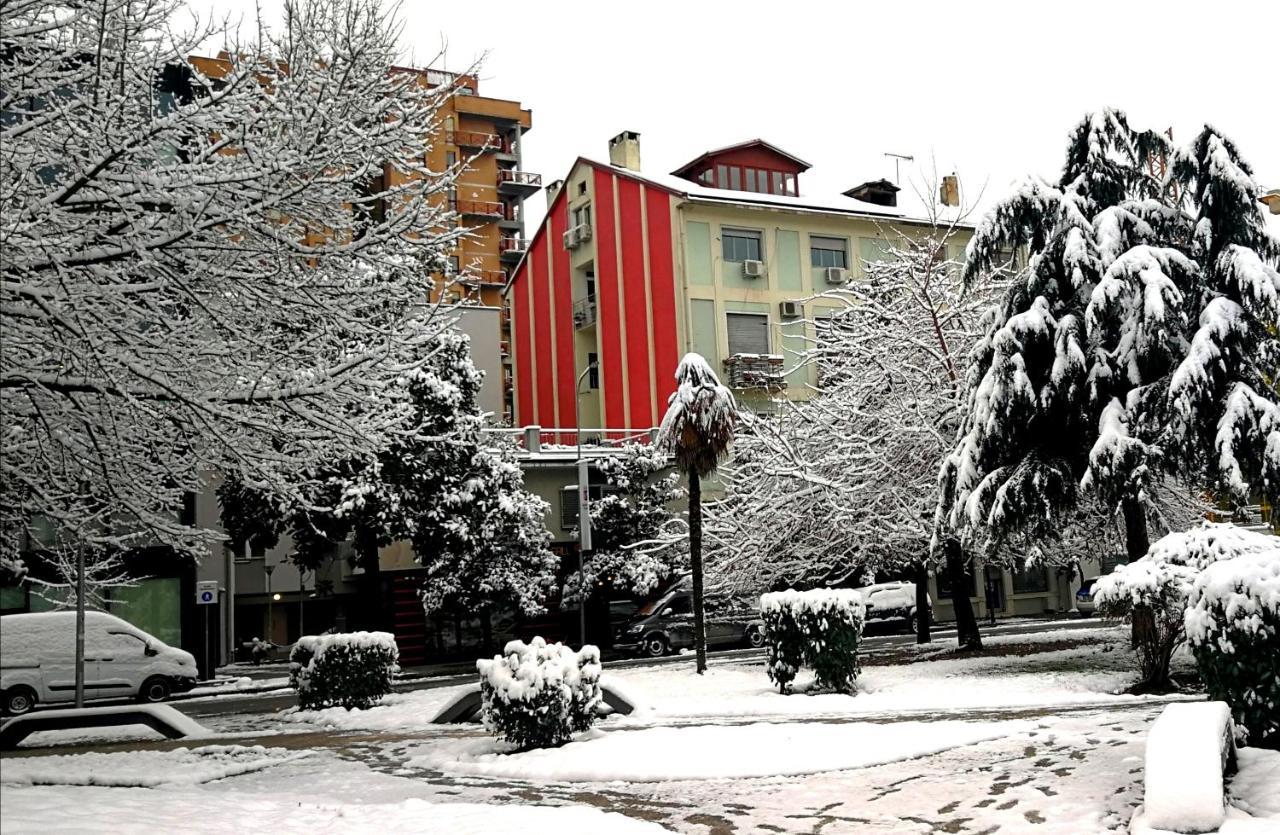 Central Loft Tiranë Luaran gambar